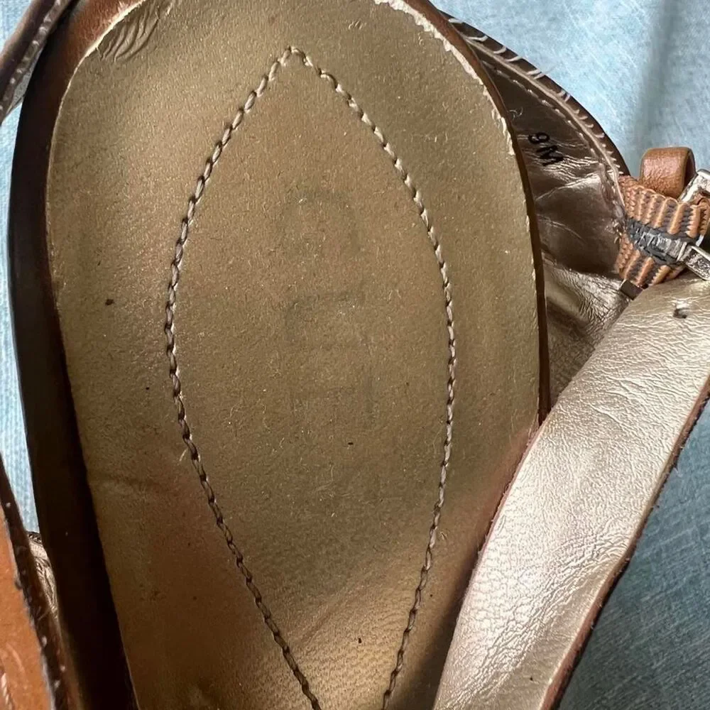 Guess Women's Brown and Tan Sandals